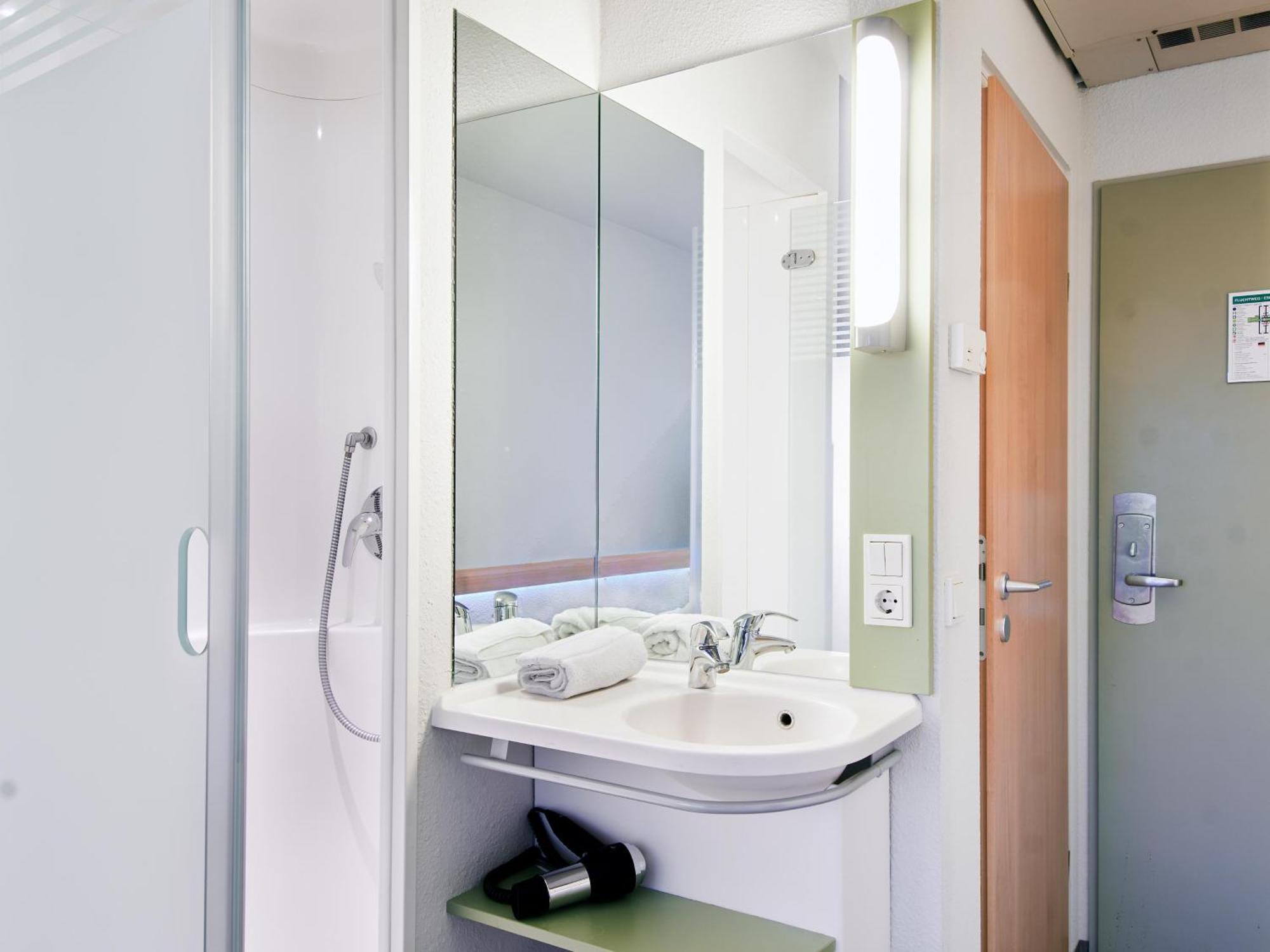 B&B Hotel Wiesbaden-Ost Bagian luar foto